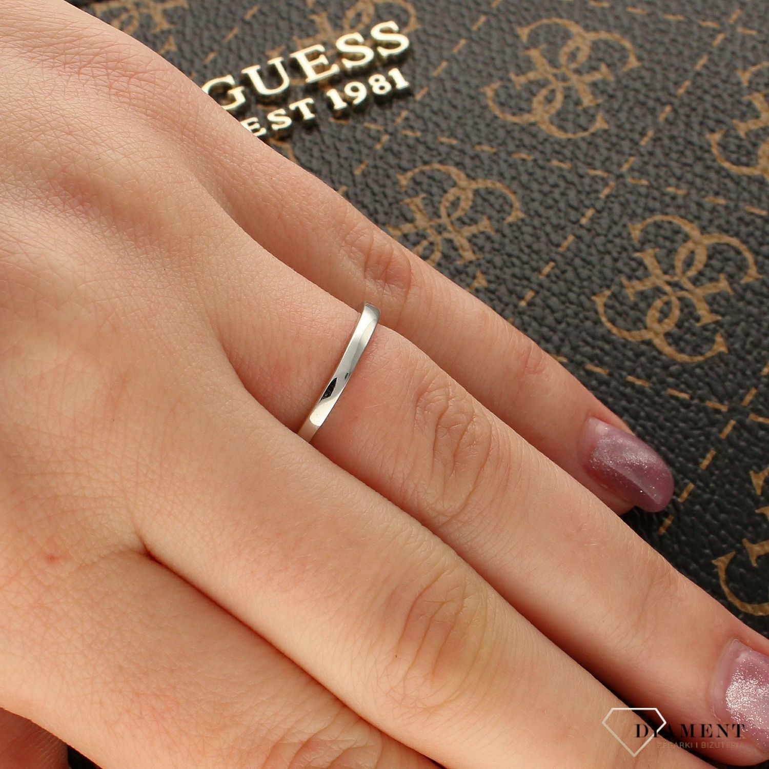 Złoty pierścionek z trzema diamentami „Delikatność”  Białe złoto 585  P7040  Rozmiar 11.jpg